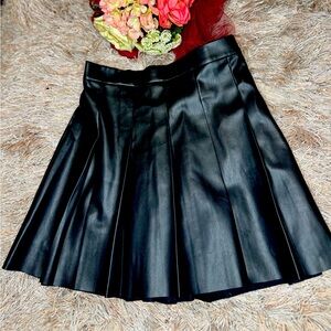 Crewcut Girls Faux Leather Pleated Mini Skirt.  Size M